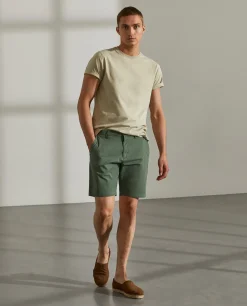 Bermudas em sarja com bolsos