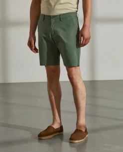 Bermudas em sarja com bolsos