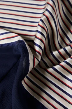 Blusa assimétrica de riscas