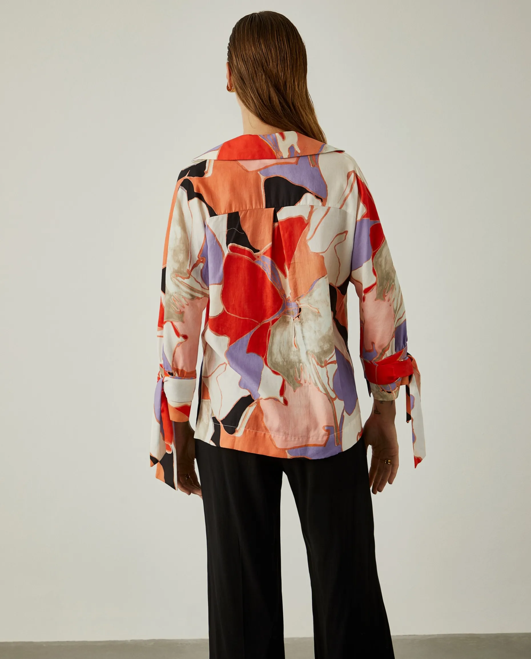 Blusa de algodão com padrão abstrato