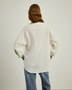 Blusa decote em V com bordado