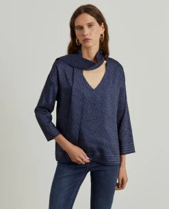 Blusa estampada com laçada