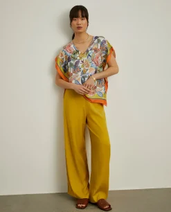 Blusa estilo poncho com padrão tropical