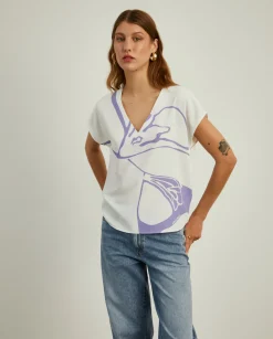 Blusa fluida com padrão floral