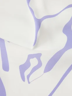 Blusa fluida com padrão floral