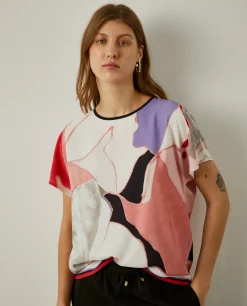 Blusa manga curta com padrão abstrato