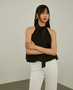 Blusa sem mangas com gola alta