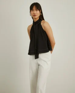 Blusa sem mangas com gola alta