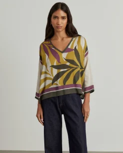 Blusa tropical decote em V