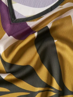 Blusa tropical decote em V