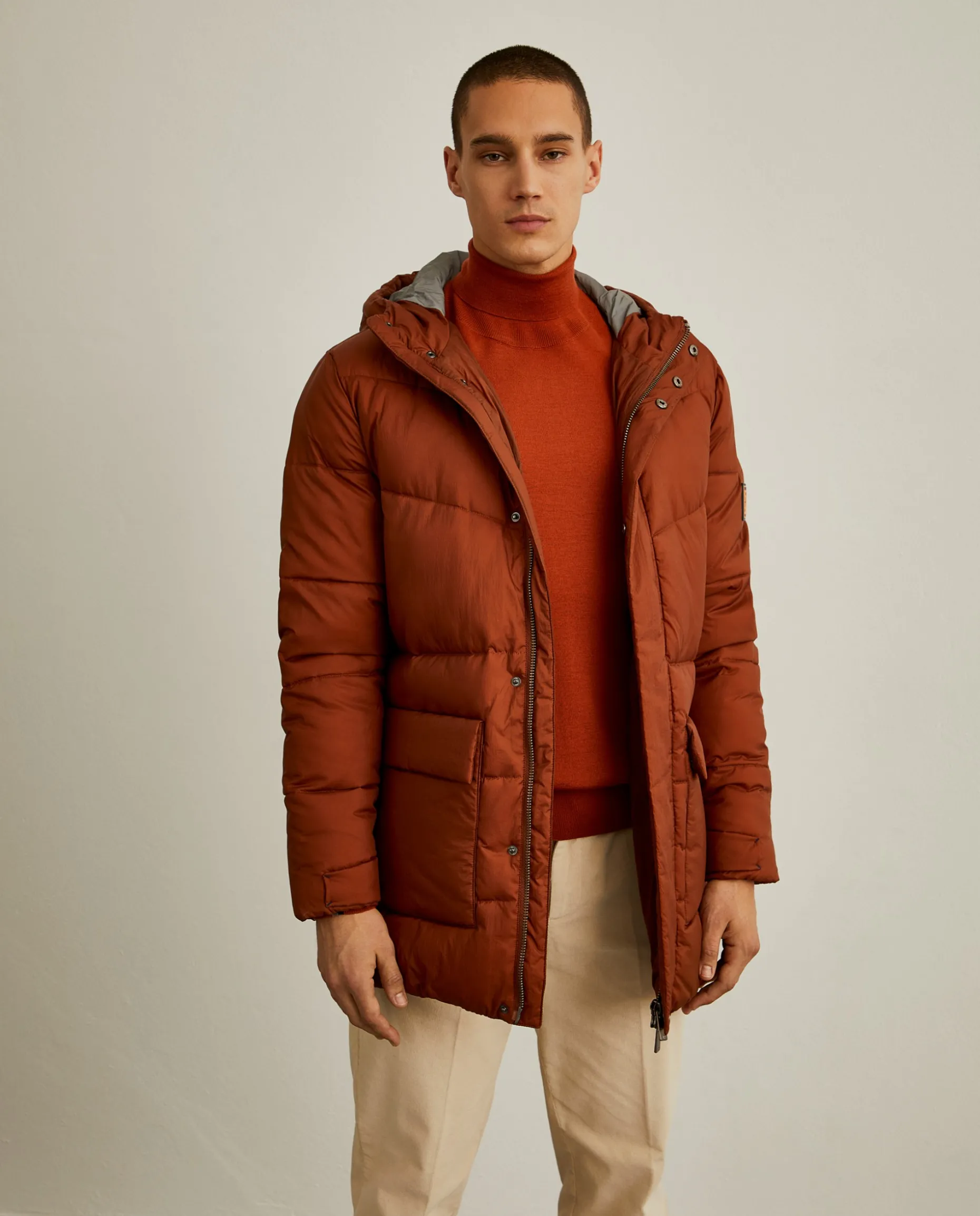 Blusão acolchoado com capuz