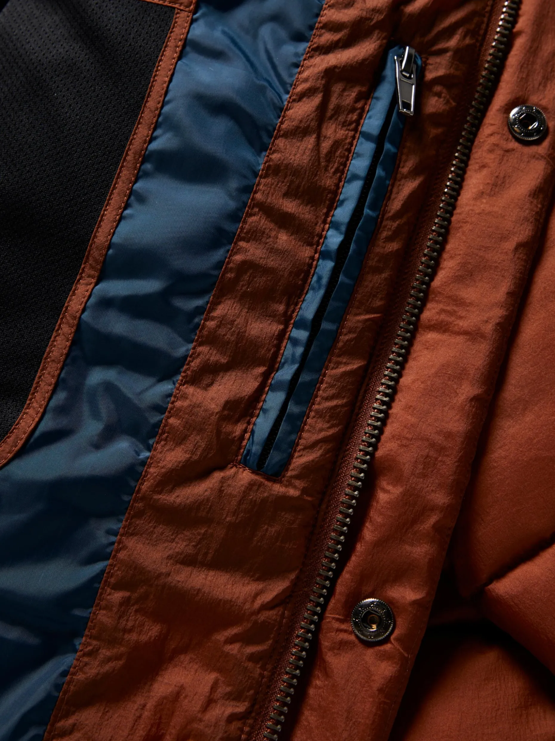 Blusão acolchoado com capuz