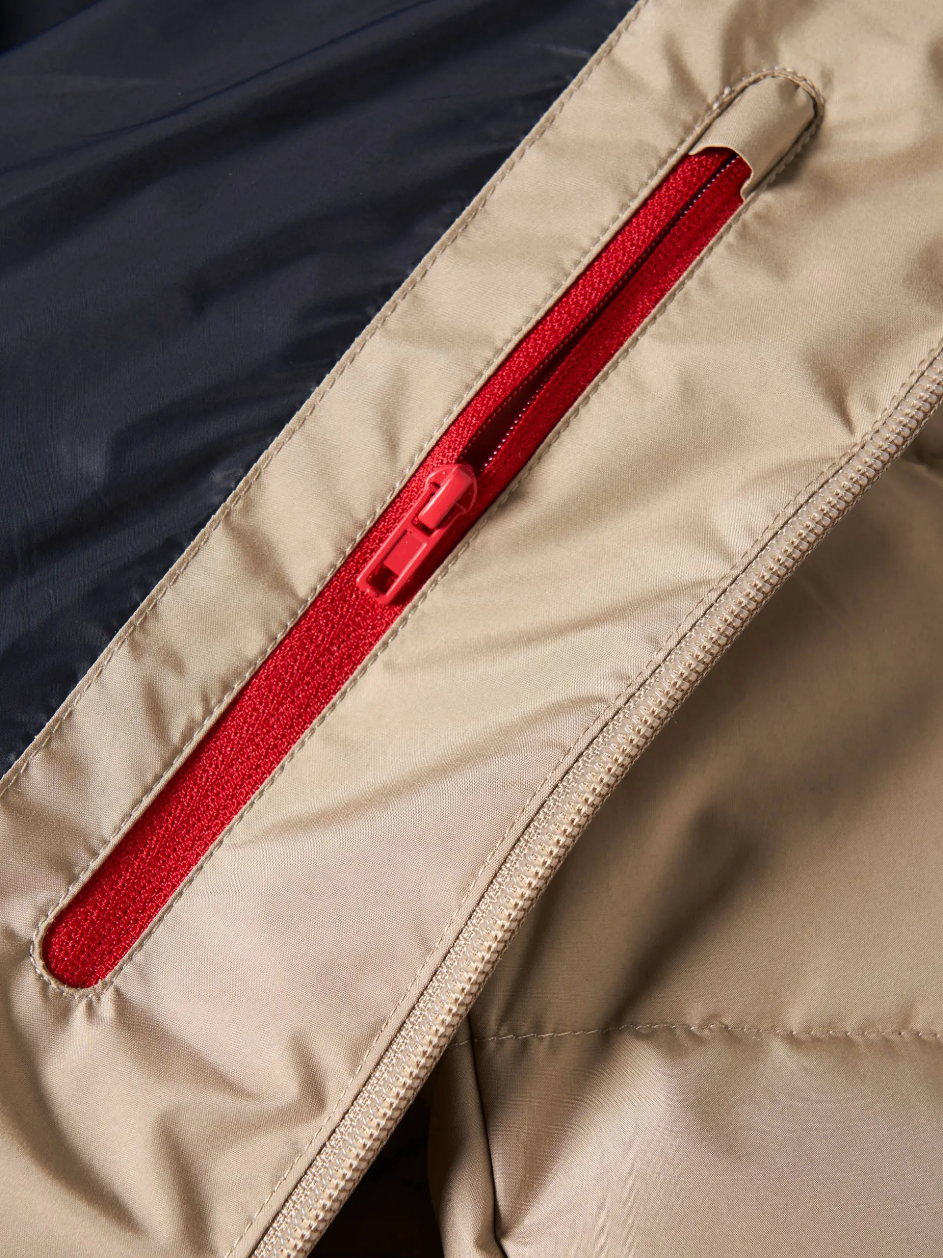 Blusão acolchoado com capuz