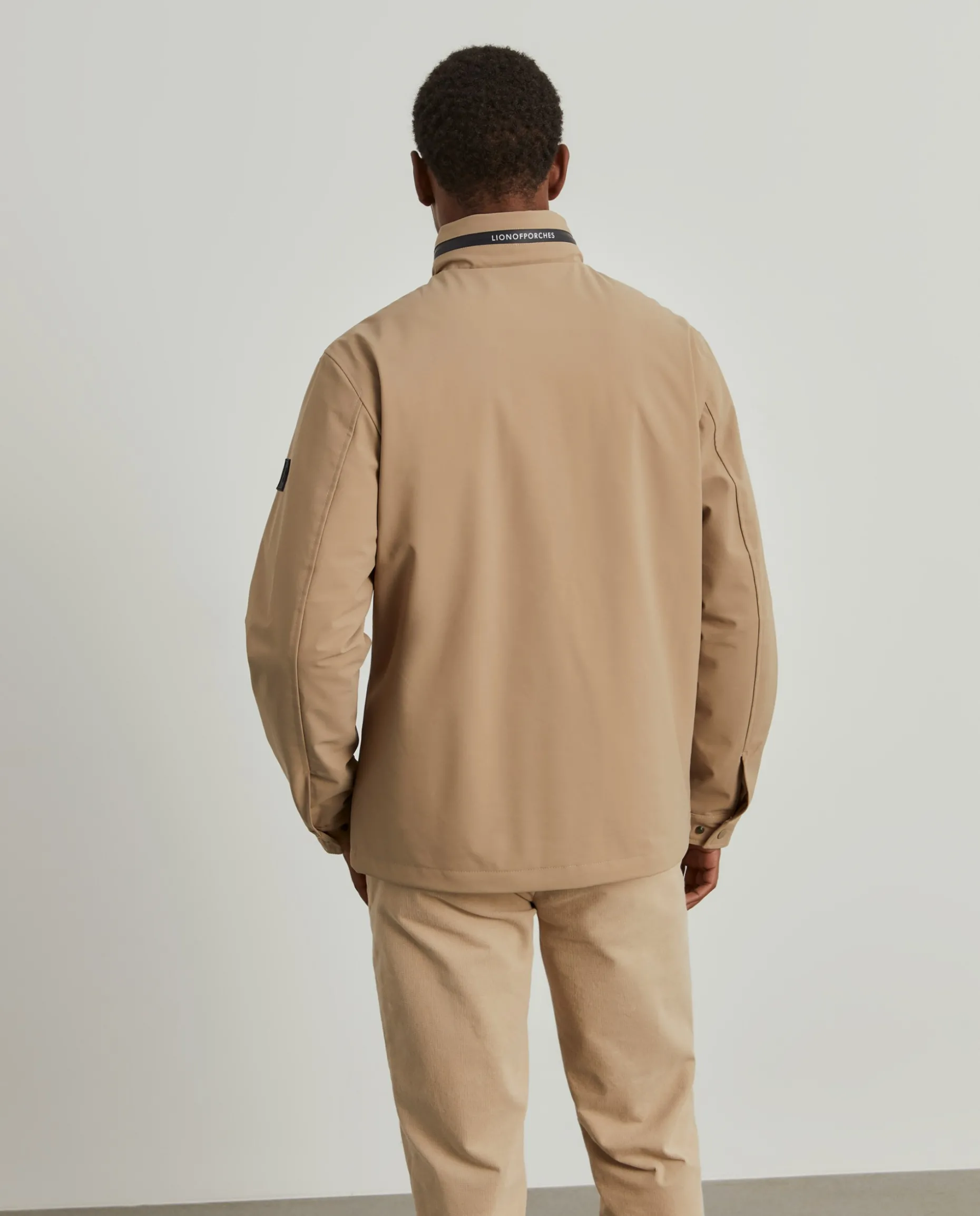 Blusão acolchoado com capuz