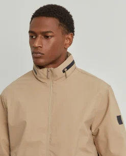 Blusão acolchoado com capuz