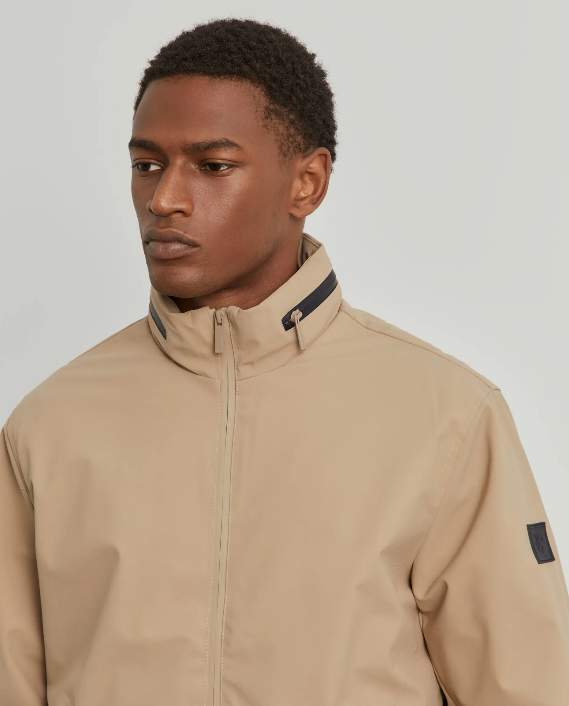 Blusão acolchoado com capuz