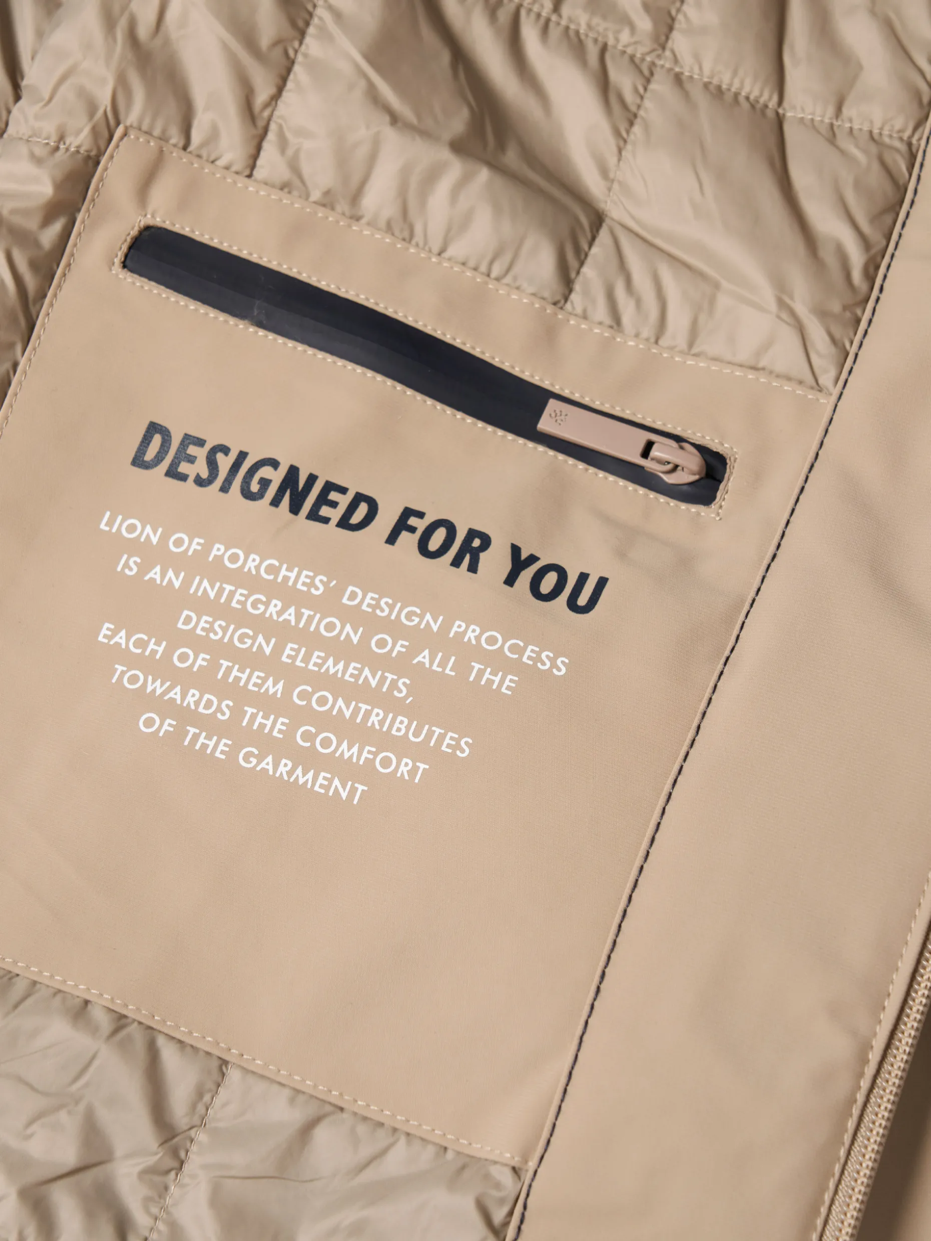 Blusão acolchoado com capuz