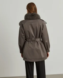 Blusão acolchoado com cinto e gola em pelo