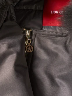 Blusão acolchoado com cinto e gola em pelo