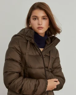 Blusão acolchoado comprido com capuz