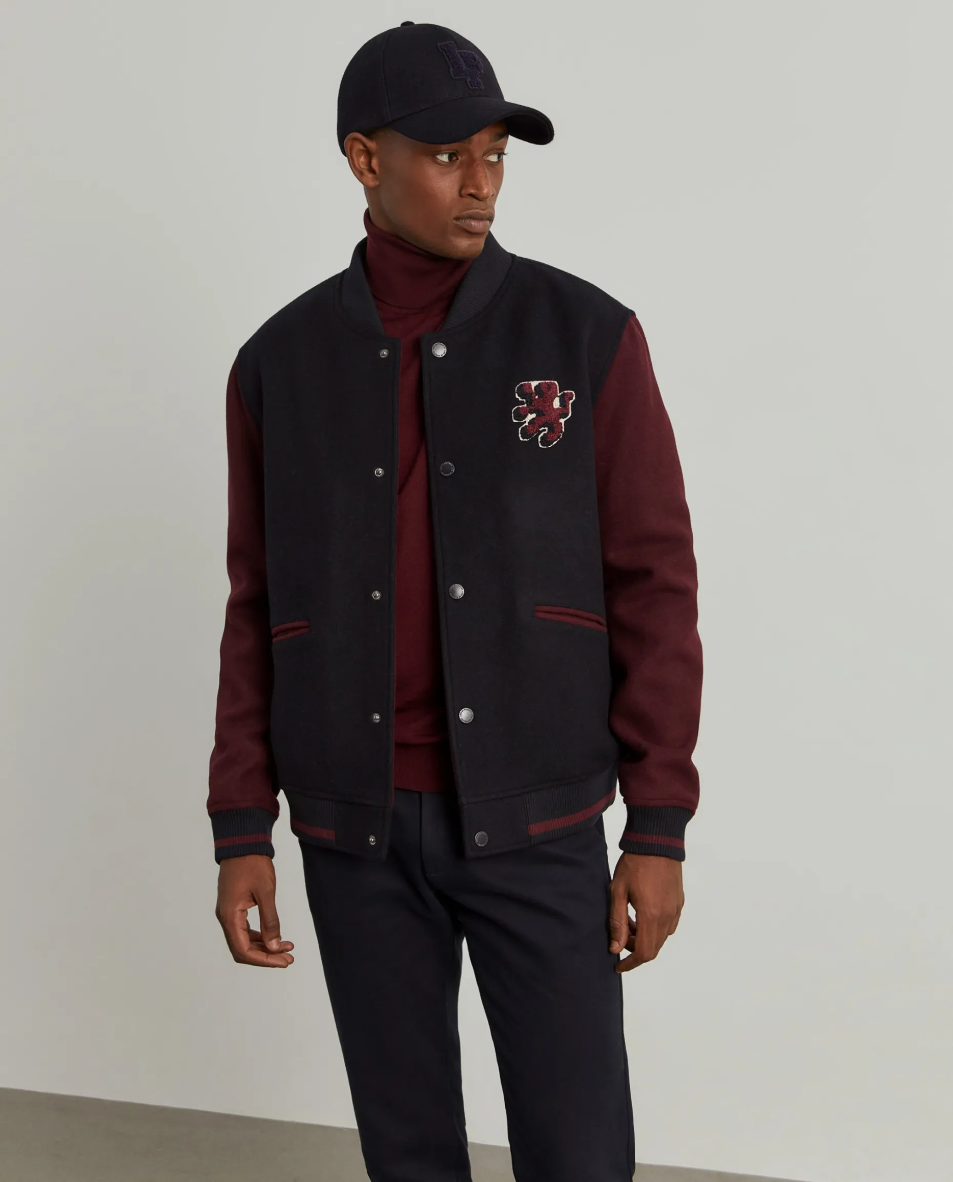 Blusão bomber com mangas em contraste