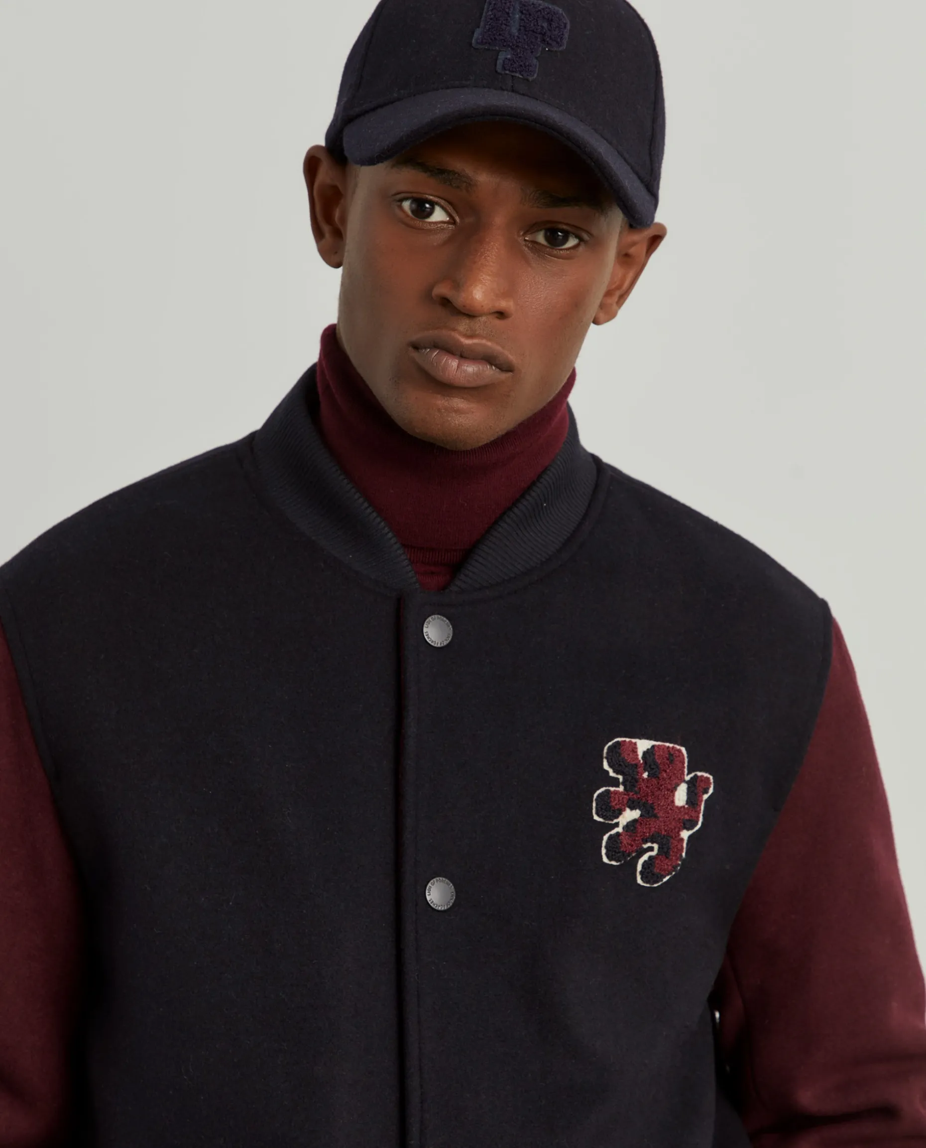 Blusão bomber com mangas em contraste