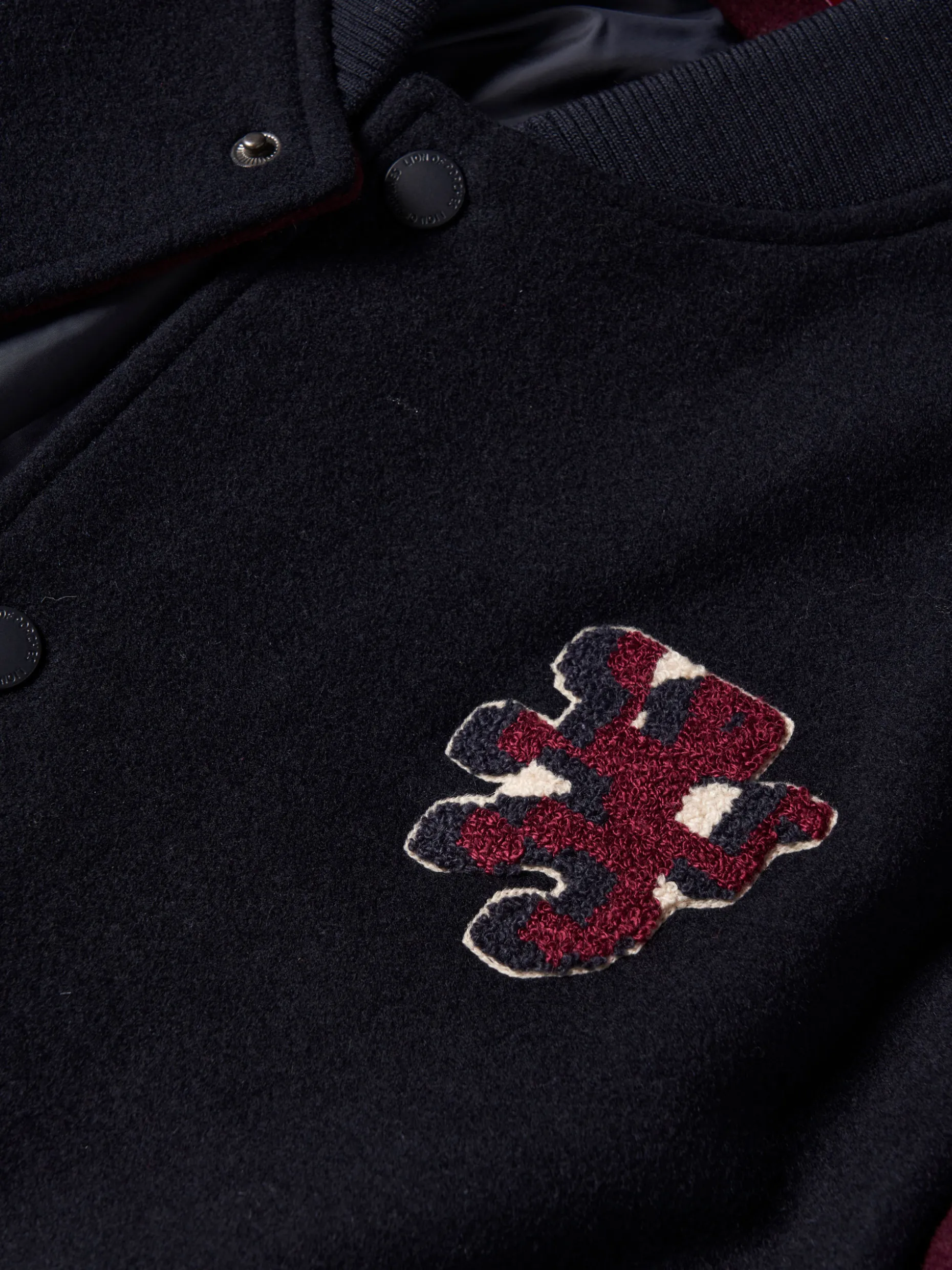 Blusão bomber com mangas em contraste