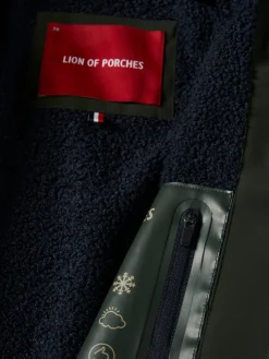 Blusão com capuz e forro cardado