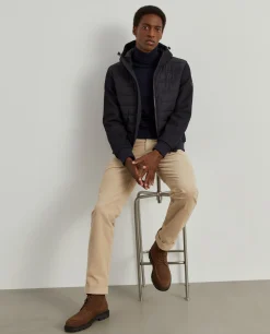 Blusão de malha com capuz e frente em tecido técnico