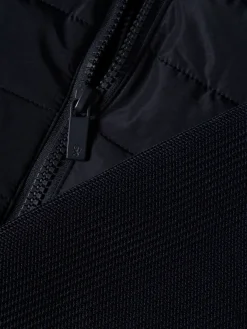 Blusão de malha com capuz e frente em tecido técnico