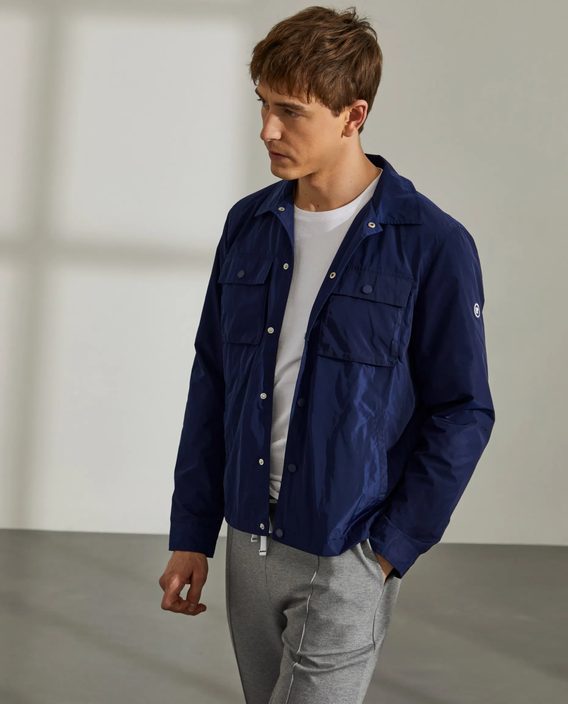 Blusão de tecido técnico com bolsos