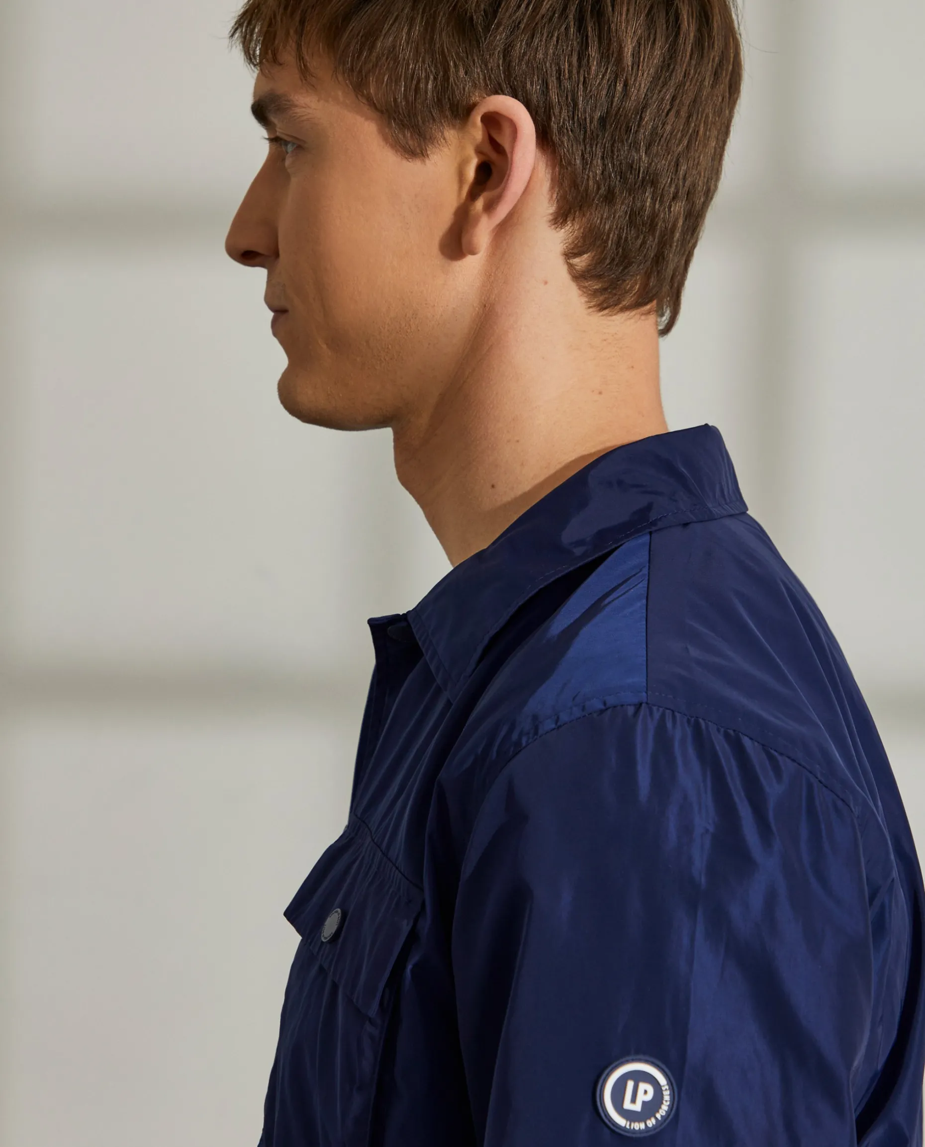 Blusão de tecido técnico com bolsos