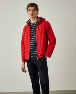 Blusão em tecido técnico com capuz embutido