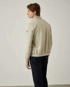 Blusão em tecido técnico com gola subida