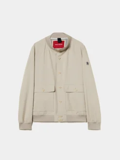 Blusão em tecido técnico com gola subida