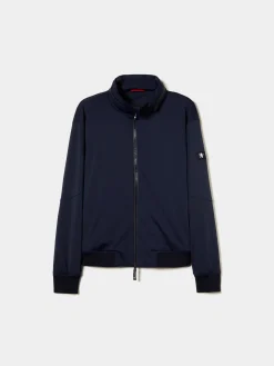 Blusão em tecido técnico com capuz embutido