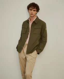 Blusão safari com bolsos na frente