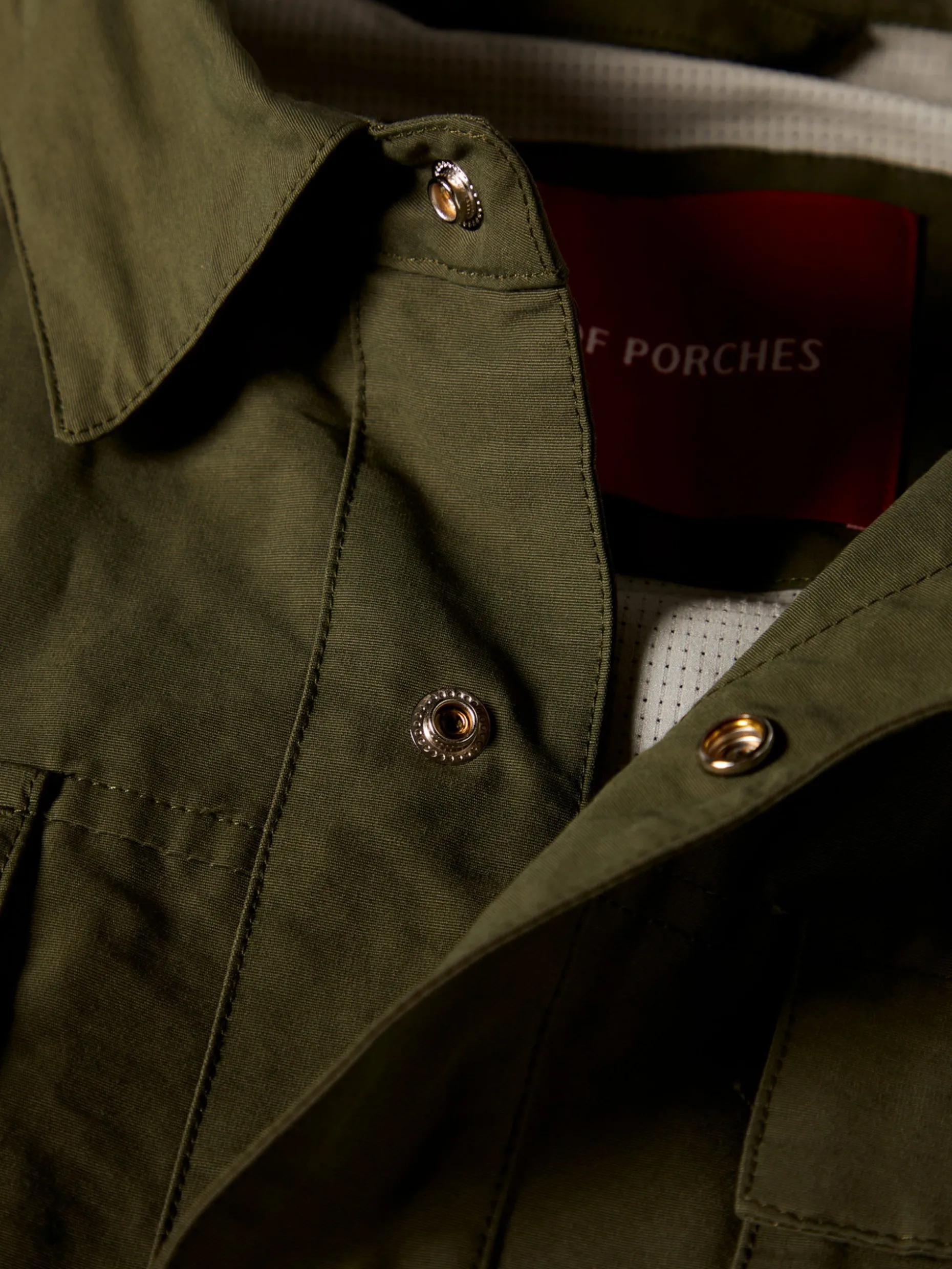 Blusão safari com bolsos na frente