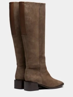 Botas de cano alto com tacão