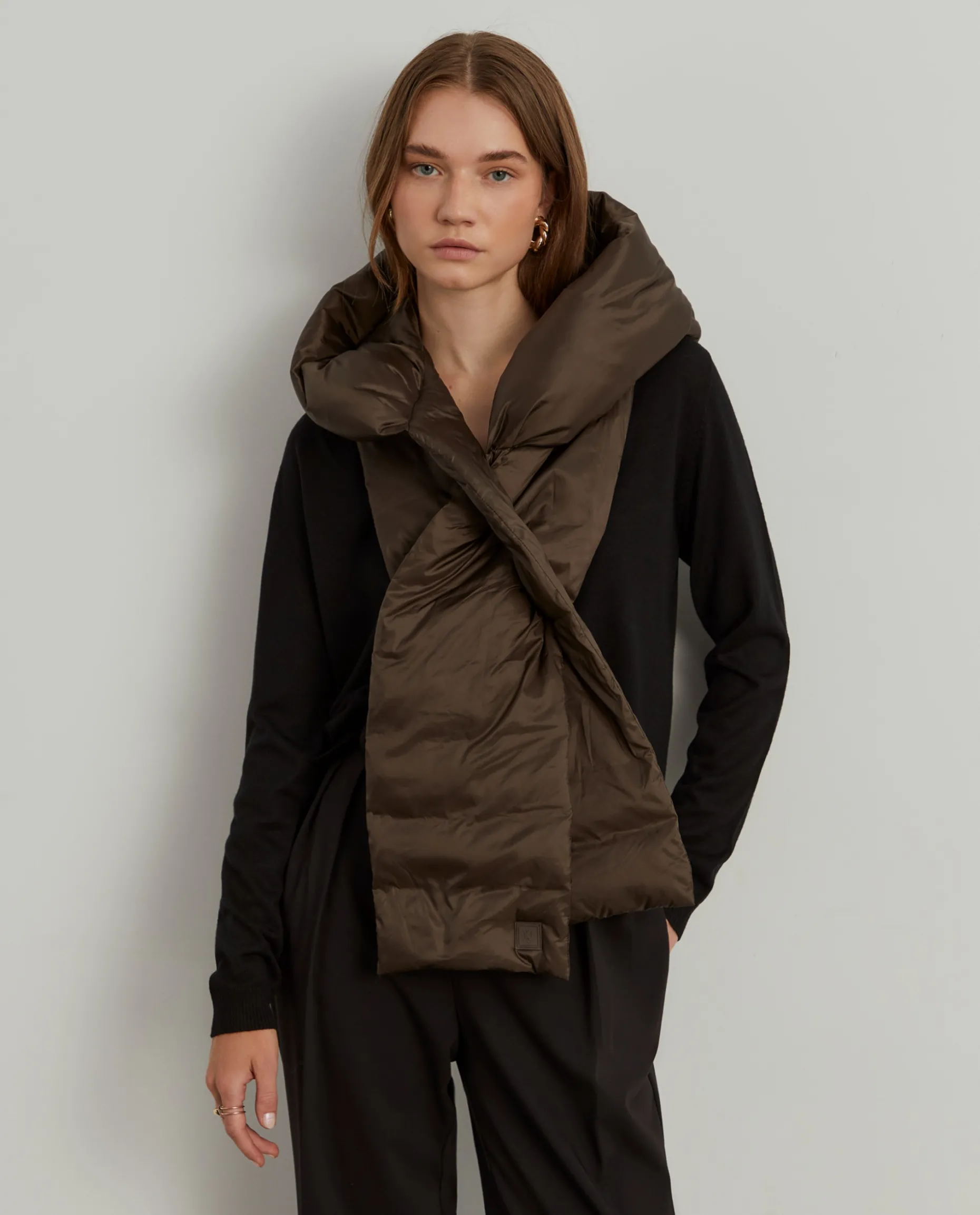 Cachecol acolchoado com capuz