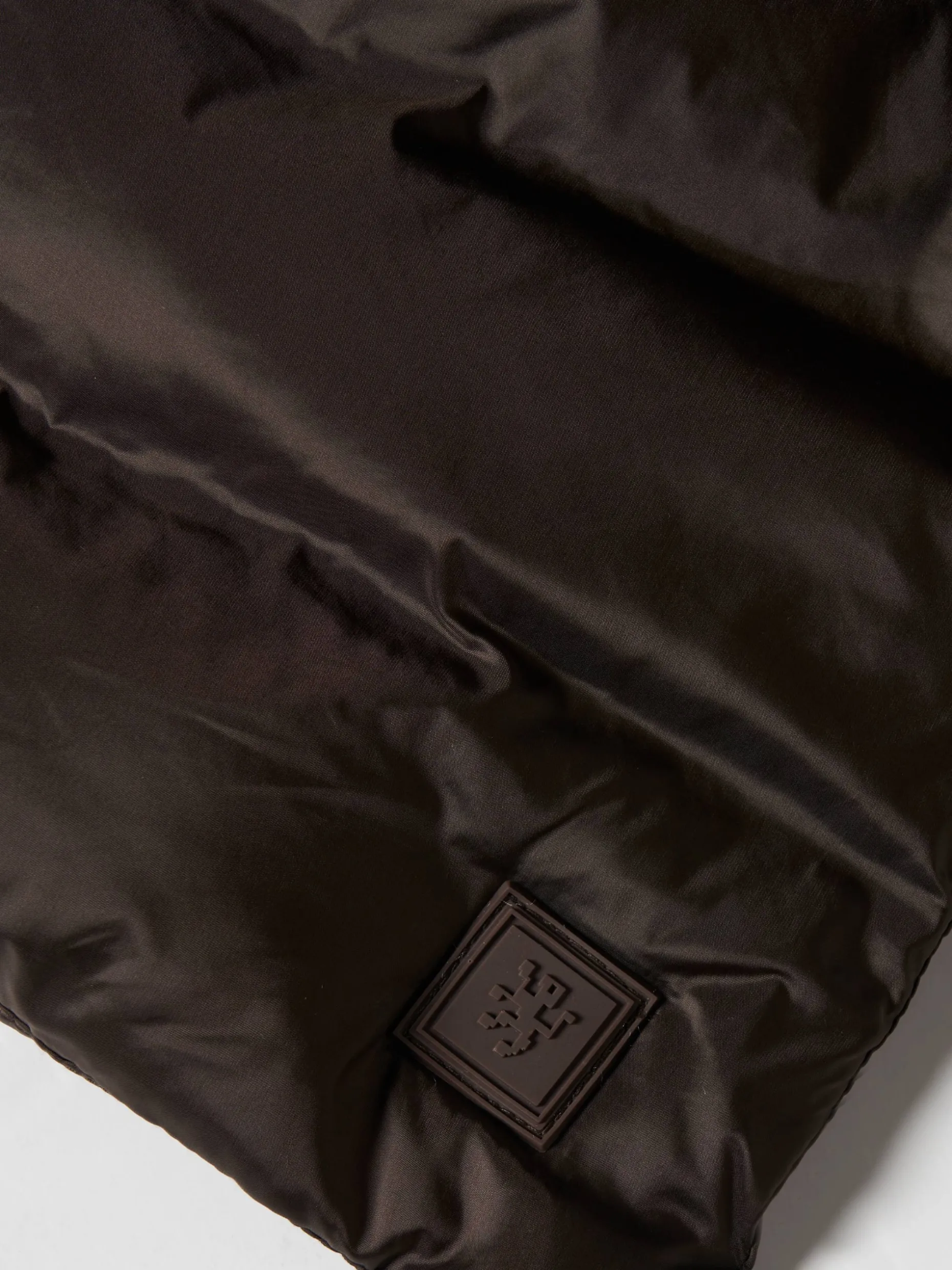 Cachecol acolchoado com capuz