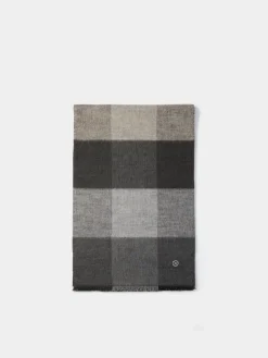 Cachecol com padrão de quadrados