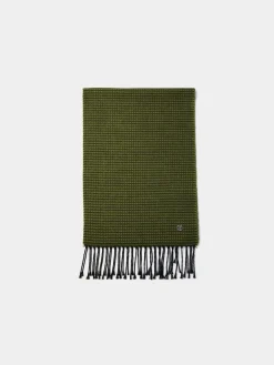 Cachecol com padrão geométrico