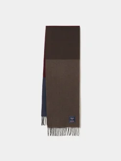 Cachecol de lã com franjas