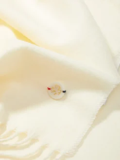 Cachecol liso com franjas