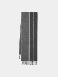 Cachecol às riscas com franjas