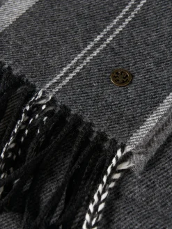 Cachecol às riscas com franjas