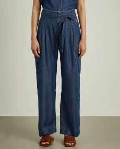 Calças cargo com pregas e cinto