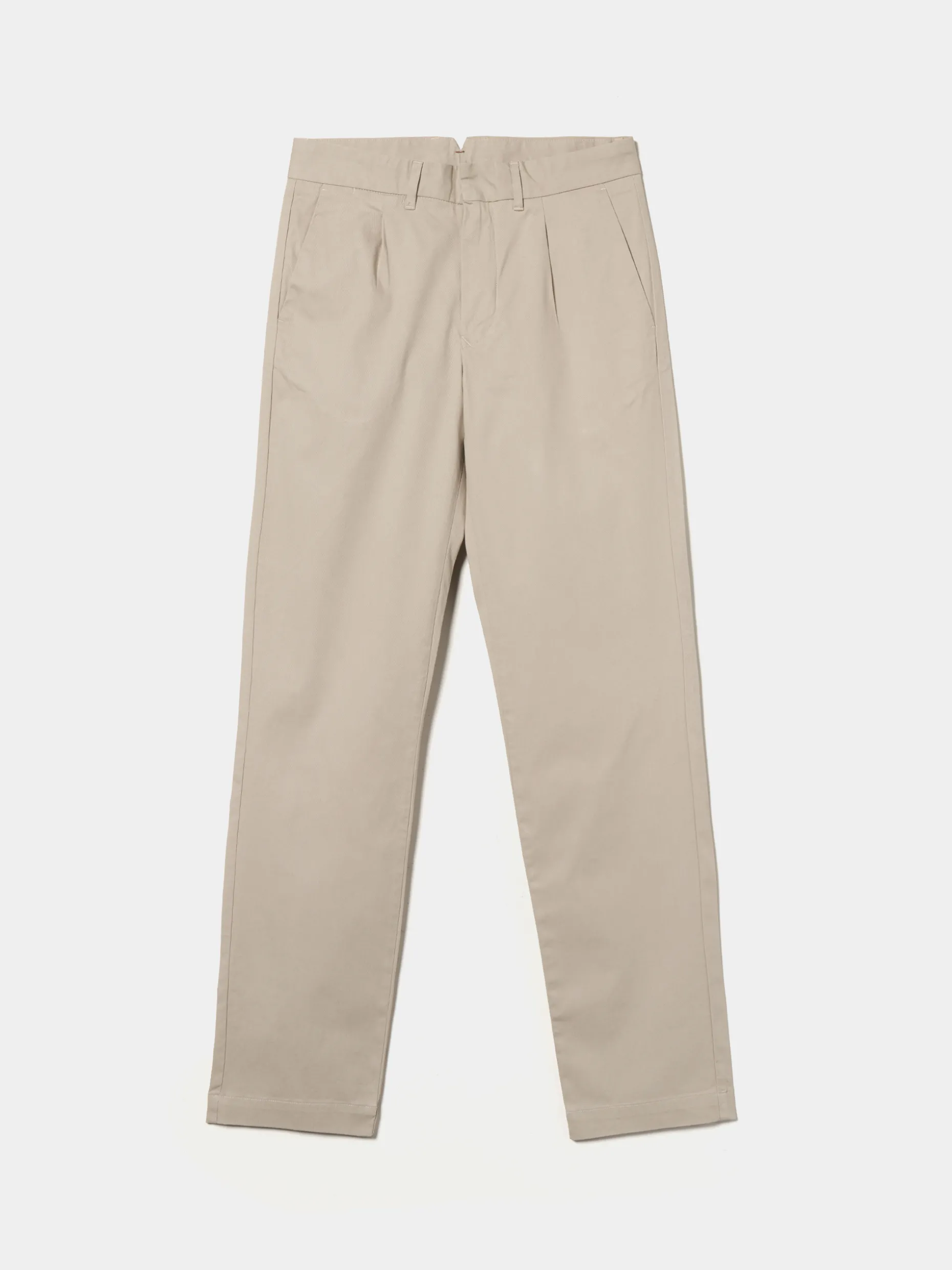 Calças chino em sarja com pregas