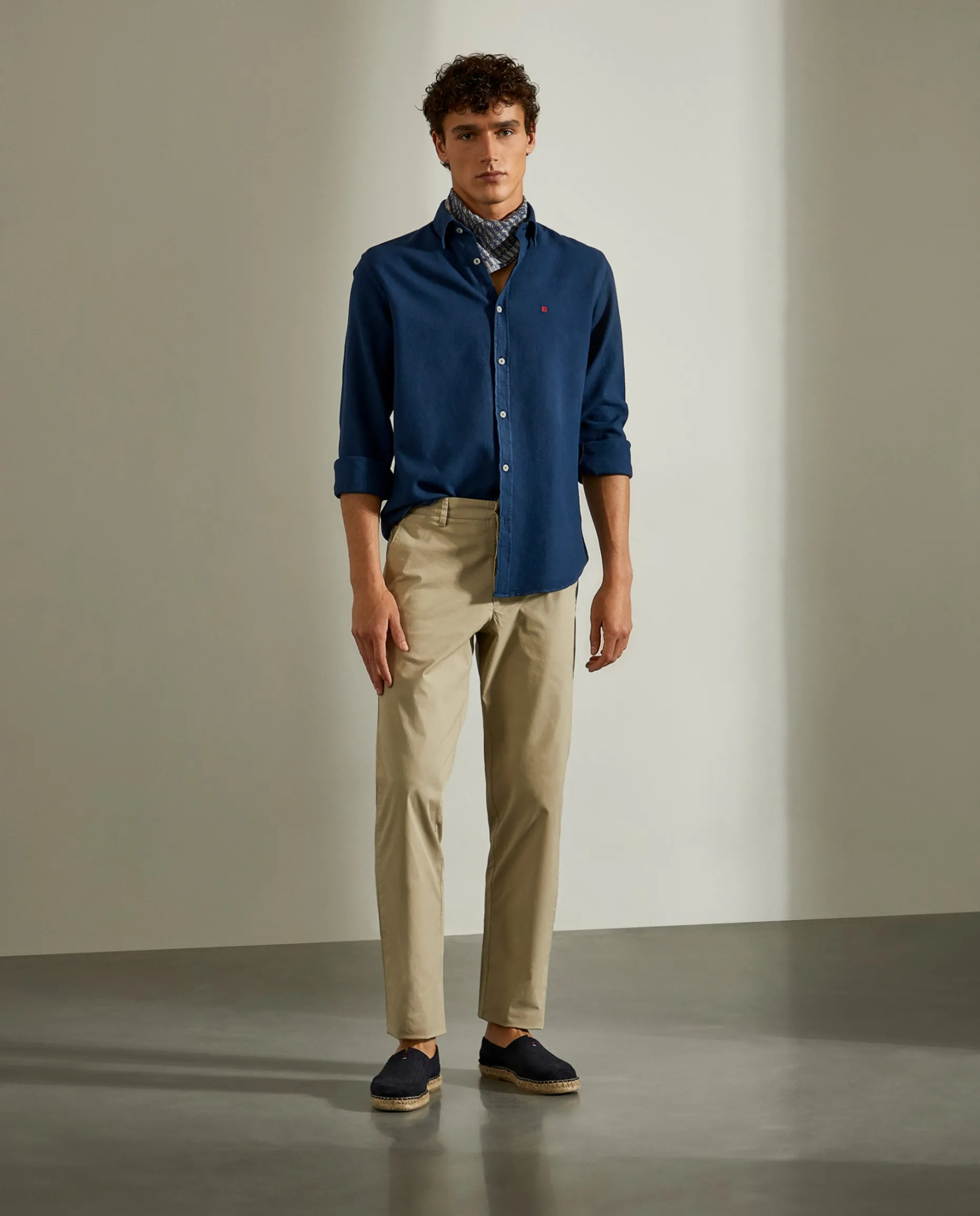 Calças chino regular fit